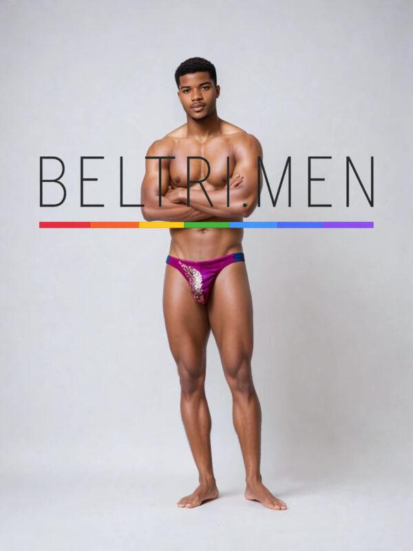 Bañador slip masculino en tono fucsia profundo con panel lateral en textura brillante efecto escamas. Para quienes saben que el glamour no tiene género ni temporada. Exclusivo de BELTRIMEN.