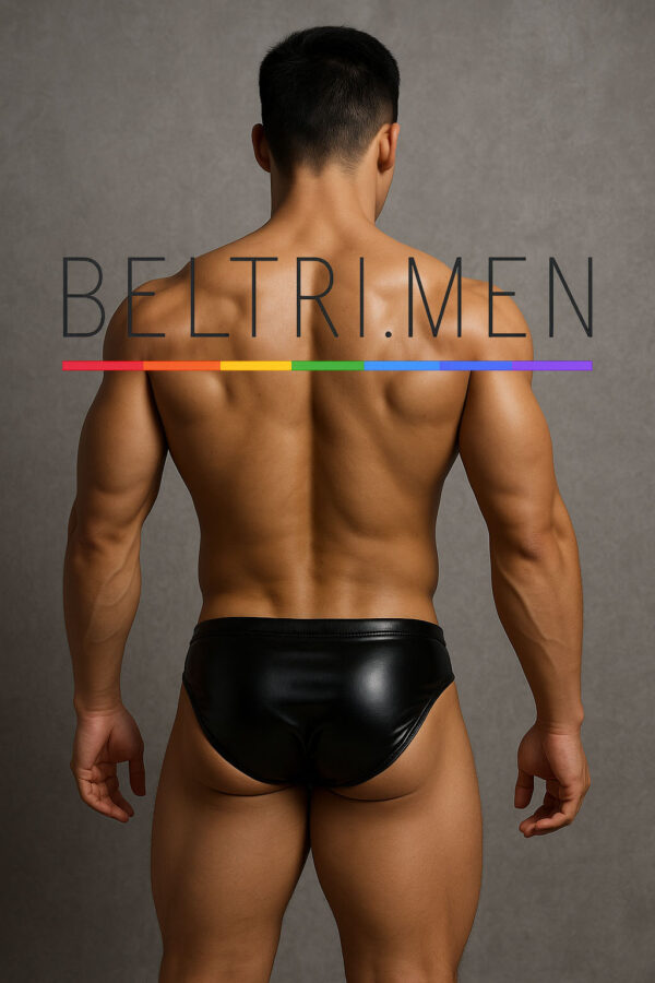 Este bañador es una auténtica declaración de poder y sofisticación! Con un diseño que combina el lujo del acabado efecto piel en la parte trasera y un frontal limpio con un sutil contraste de color, esta pieza está pensada para hombres que saben lo que quieren y no temen destacar.