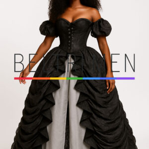 Reina de Medianoche Este vestido tiene una presencia teatral, majestuosa y oscura, con elementos góticos y románticos, lo que lo convierte en una pieza espectacular. Un tributo a la elegancia oscura y el drama de la alta costura. Reina de Medianoche es un vestido de inspiración victoriana con un moderno giro teatral. Su corsé estructurado realza la silueta, mientras las mangas abullonadas y la falda voluminosa con drapeado en cascada evocan un aire majestuoso. El contraste entre el negro profundo y el forro gris plateado crea una presencia magnética, ideal para eventos donde cada detalle cuenta. Perfecto para mujeres que no solo se visten: reinan.