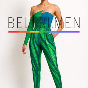 Verde Veneno Sofisticación con una dosis de atrevimiento. Verde Veneno es un jumpsuit de un solo hombro que redefine el poder del verde con un estampado vibrante y textura hipnótica. El contraste entre la manga larga y el escote asimétrico aporta equilibrio y personalidad, mientras la silueta ceñida estiliza la figura con precisión. Ideal para mujeres que caminan con firmeza, miran al frente y dominan cualquier espacio con estilo.