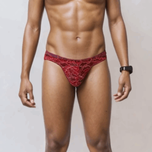 Bañador tipo slip en rojo escarlata con estampado orgánico abstracto. Diseñado para quienes marcan el ritmo del verano con elegancia, sensualidad y seguridad. Edición especial de BELTRIMEN.
