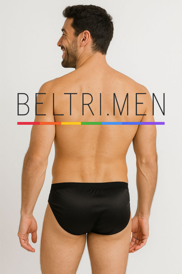 Bañador Mesh Negro - Slip Masculino de Malla Transparente Elegancia y Audacia en Negro Descubre el bañador slip masculino que combina estilo moderno con comodidad excepcional. Este diseño exclusivo en color negro presenta un panel frontal de malla transparente que aporta un toque audaz y sofisticado a tu look playero.